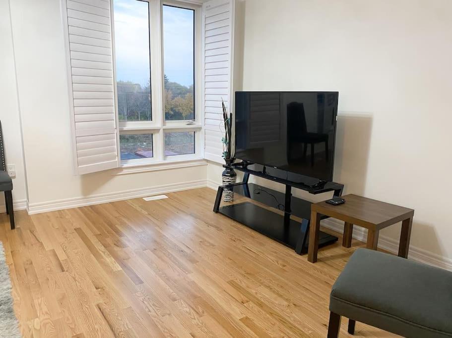 Elegant Rooms In Shared Townhouse Next To Beach Уитби Экстерьер фото