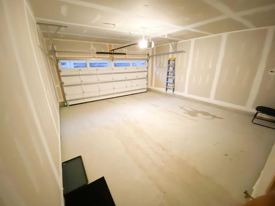 Elegant Rooms In Shared Townhouse Next To Beach Уитби Экстерьер фото