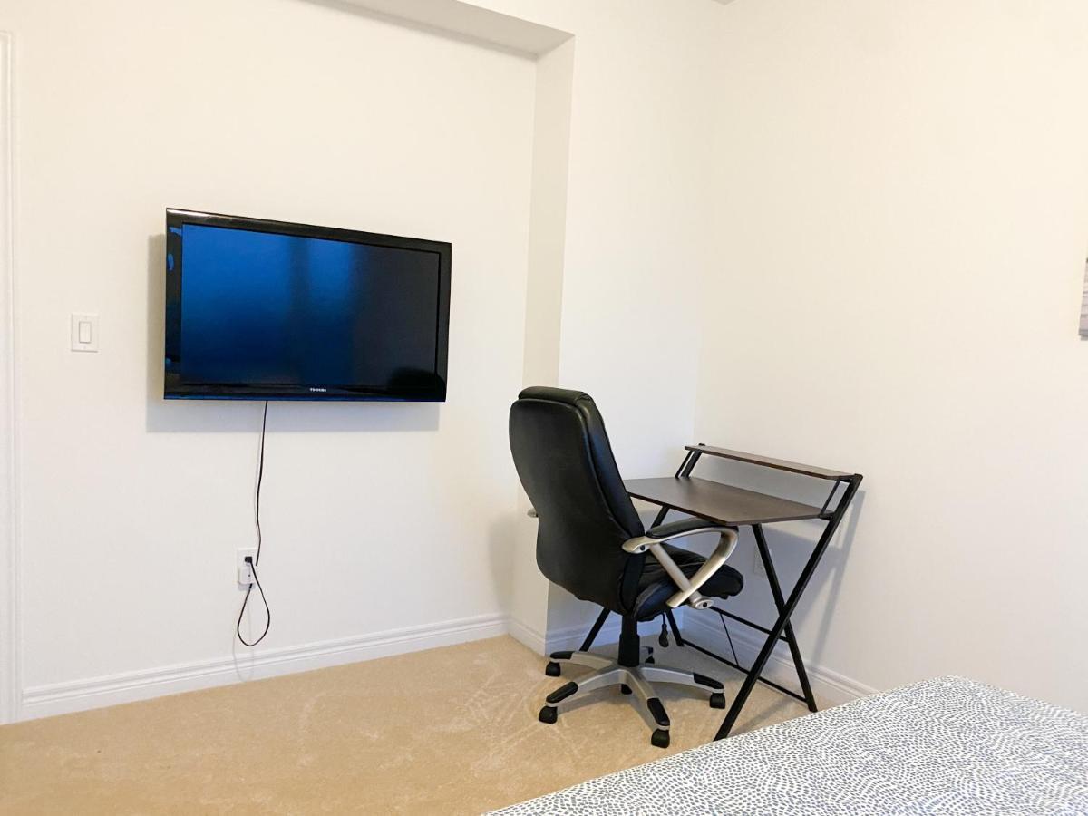 Elegant Rooms In Shared Townhouse Next To Beach Уитби Экстерьер фото
